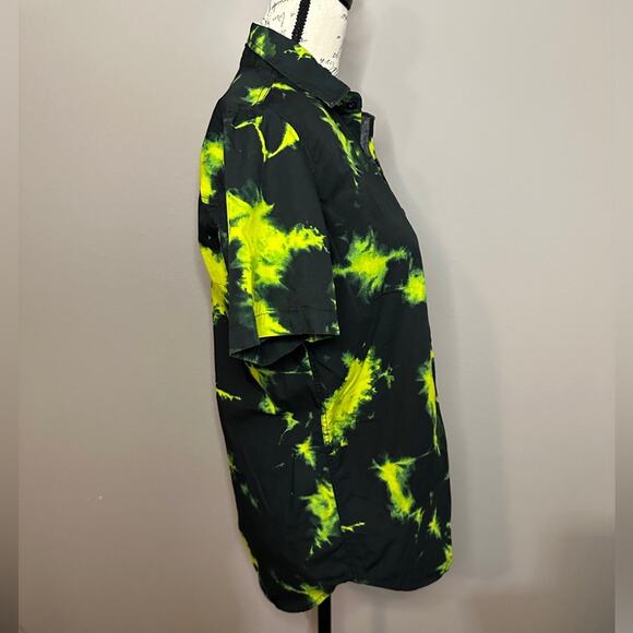 Disney Nightmare Before Christmas Our Universe Button-up short sleeve shirt S - Picture 5 of 12